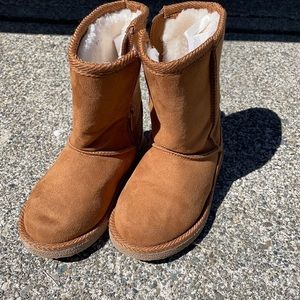 Never worn cute boots